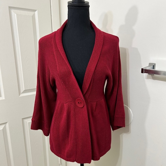 Notations Burgundy Sweater With Large Button and Flared Bottom Size Small - Picture 1 of 8